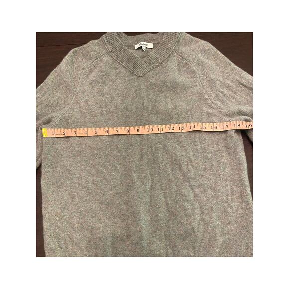 Madewell Vneck Gray Long Sleeve 100% Merino Wool Size Small Fair Trade Factory - Picture 4 of 6